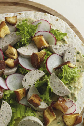Weisswurst-Wraps mit Laugencroûtons