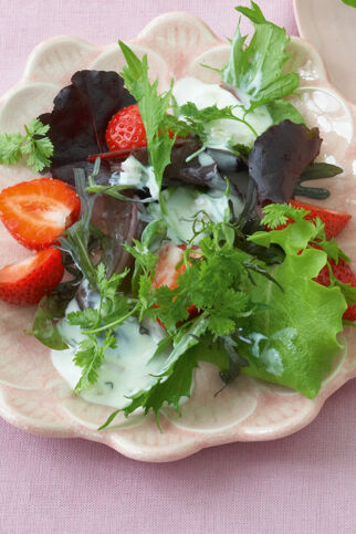 Frühlingssalat mit Erdbeeren Frühlingssalat mit Erdbeeren