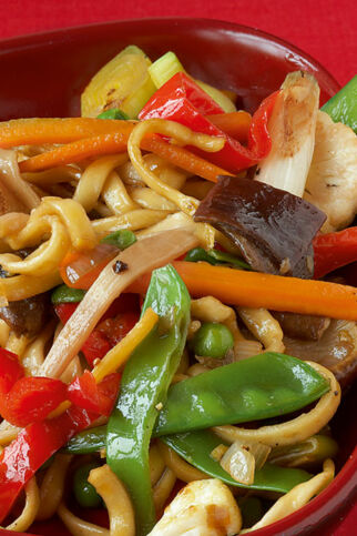 Asia-Bratgemüse mit Nudeln