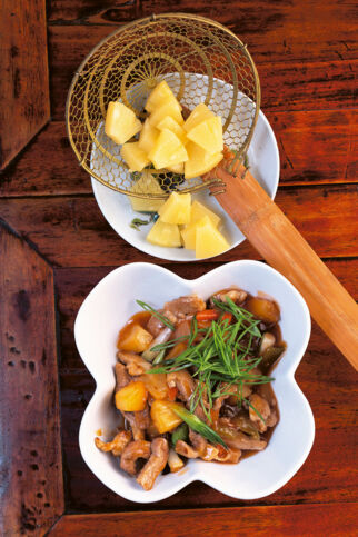 SCHWEINEFLEISCH SÜßSAUER SCHWEINEFLEISCH SÜßSAUER