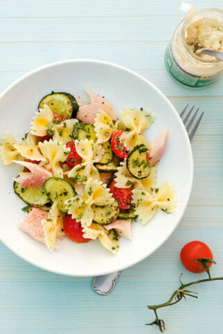 Nudelsalat mit geräucherter Forelle Nudelsalat mit geräucherter Forelle