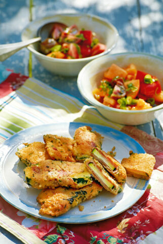 Zucchinischnitzel mit Tomatensalat Zucchinischnitzel mit Tomatensalat