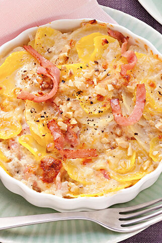 Steckrüben-Kartoffel-Gratin mit geräuchertem Schinken
