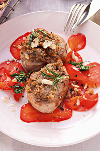 Minutensteaks mit Kräuter-Nuss-Kruste Minutensteaks mit Kräuter-Nuss-Kruste