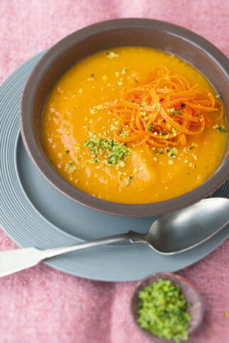 Möhrensuppe mit Gemüse Möhrensuppe mit Gemüse