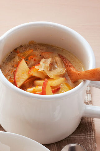Sauerkrautsuppe mit Apfel und Lauch Sauerkrautsuppe mit Apfel und Lauch