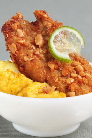 Erdnuss-Schnitzel mit Curry-Stampf Erdnuss-Schnitzel mit Curry-Stampf