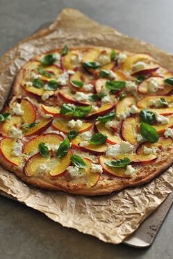 Flammkuchen mit Pfirsich Flammkuchen mit Pfirsich