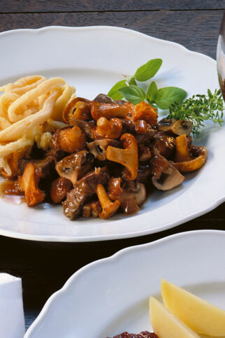 Wildgulasch mit Pilzen Wildgulasch mit Pilzen