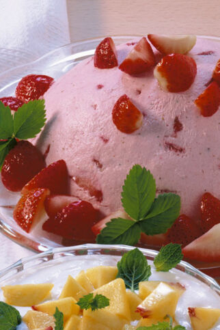 Erdbeer-Eisbombe
