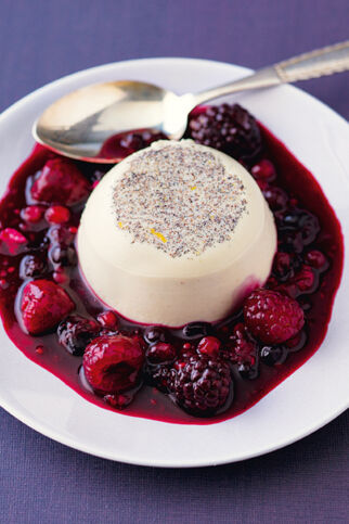 Panna cotta mit Waldbeeren Panna cotta mit Waldbeeren
