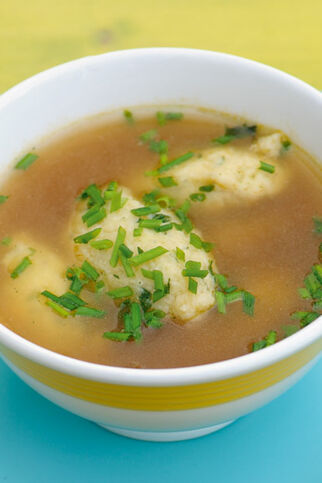 Brühe mit Quarknockerln Brühe mit Quarknockerln