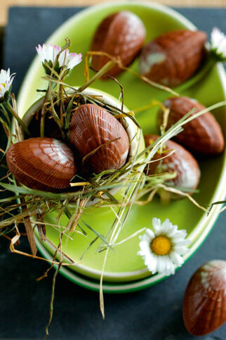 Gefüllte Ostereier mit Rum-Ganache Gefüllte Ostereier mit Rum-Ganache