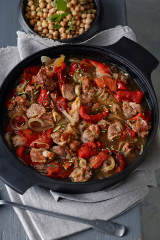 Lamm-Pepato mit Paprika und Kichererbsen Lamm-Pepato mit Paprika und Kichererbsen