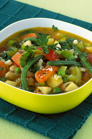 Minestrone mit weißen Bohnen Minestrone mit weißen Bohnen