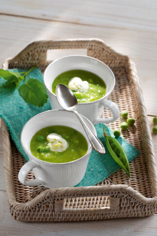 Erbsensuppe mit Limetten-Crème-fraîche Erbsensuppe mit Limetten-Crème-fraîche