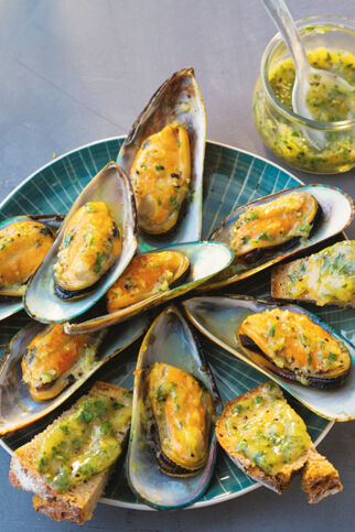 Grünschalenmuscheln mit Salsa verde Grünschalenmuscheln mit Salsa verde