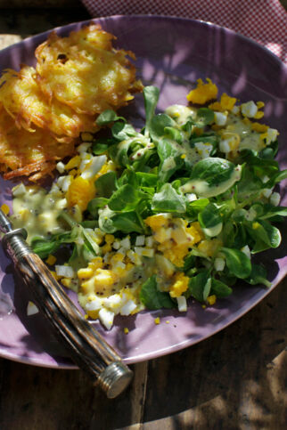Feldsalat mit Eier-Senf-Dressing Feldsalat mit Eier-Senf-Dressing