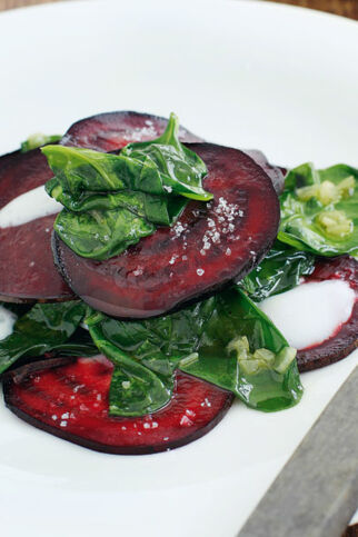 Rote-Bete-Lasagne mit Rosmarinchampignons Rote-Bete-Lasagne mit Rosmarinchampignons