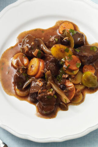 Hirschgulasch mit bunten Möhren