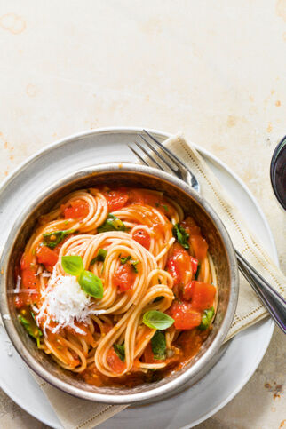 Spaghetti mit Tomatensauce Spaghetti mit Tomatensauce