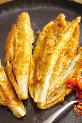 Panierte Chicoréeviertel mit Speck-Aprikosen Panierte Chicoréeviertel mit Speck-Aprikosen