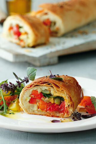 Paprika-Fenchel-Strudel mit Macadamiacreme Paprika-Fenchel-Strudel mit Macadamiacreme