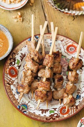 Saté-Spieße mit Erdnuss-Sauce