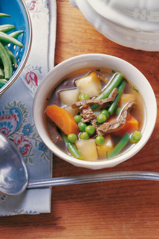 Gemüsesuppe »Quer durch den Garten« Gemüsesuppe »Quer durch den Garten«