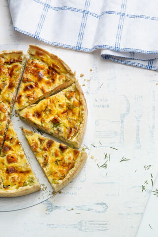 Quiche mit Gurke, Dill und Lachs