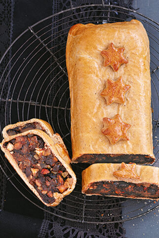 Früchtebrot im Hefeteigmantel Früchtebrot im Hefeteigmantel