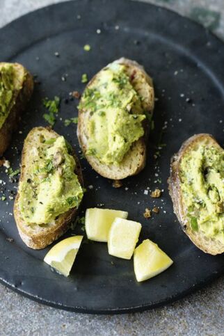 Kichererbsen-Petersilie-Oliven-Aufstrich Kichererbsen-Petersilie-Oliven-Aufstrich