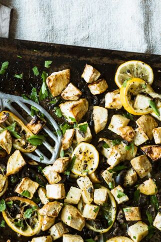 Sellerie vom Blech mit Zitrone und Oliven Sellerie vom Blech mit Zitrone und Oliven