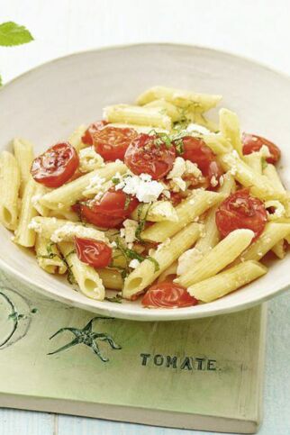 Pasta mit Brattomaten und Feta