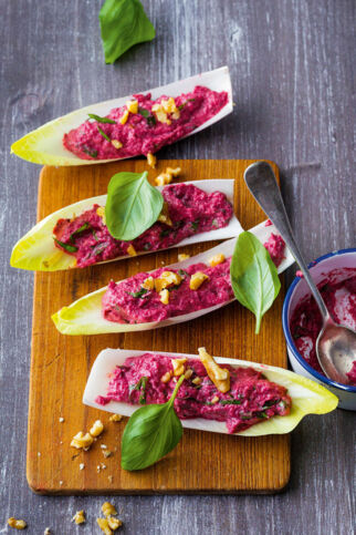 Gefüllte Chicoréeschiffchen mit Rote-Bete-Schafskäse-Creme Gefüllte Chicoréeschiffchen mit Rote-Bete-Schafskäse-Creme
