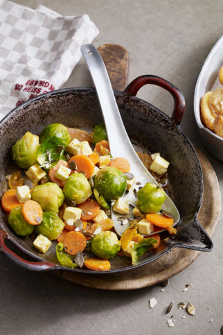 Orientalische Rosenkohlpfanne mit Butterkartoffeln Orientalische Rosenkohlpfanne mit Butterkartoffeln