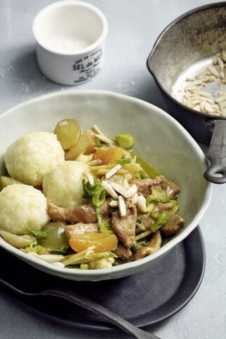 Fruchtiges Geschnetzeltes mit Kartoffelknödeln Fruchtiges Geschnetzeltes mit Kartoffelknödeln