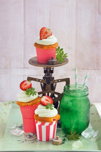 Erdbeer-Waldmeister-Cupcakes Erdbeer-Waldmeister-Cupcakes