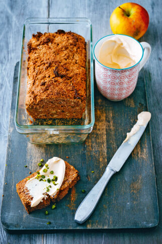 Apfelbrot mit Sanddorn-Quark-Dip Apfelbrot mit Sanddorn-Quark-Dip
