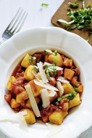 Mediterrane Gnocchi mit Maisgrieß