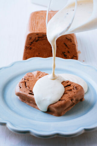 Schokoladenparfait mit Vanillesauce Schokoladenparfait mit Vanillesauce