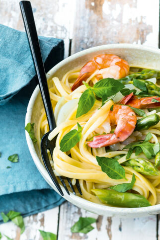 Linguine mit Spargel und Garnelen Linguine mit Spargel und Garnelen