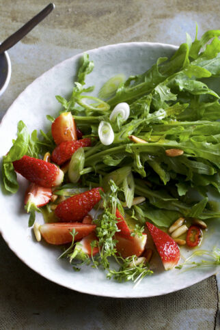 Rucolasalat mit Erdbeeren Rucolasalat mit Erdbeeren