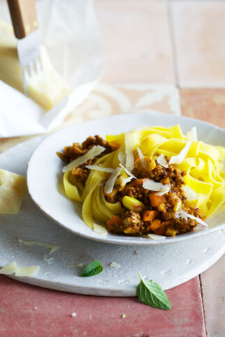 Tagliatelle mit Blitz-Bolognese Tagliatelle mit Blitz-Bolognese