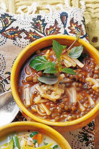 Grüne Linsensuppe mit Nudeln