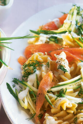 Nudelsalat mit Räucherlachs Nudelsalat mit Räucherlachs