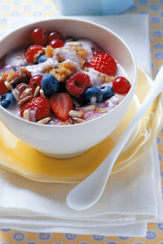 Beerenmüsli mit Amaranth und Sonnenblumenkernen