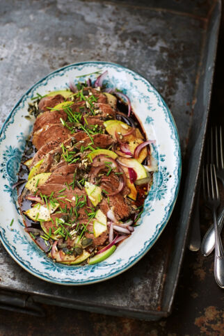 Tafelspitzsalat mit Apfel und Kürbiskernöl-Vinaigrette