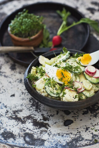 Kartoffelsalat mit Eiern und Joghurt-Mayonnaise
