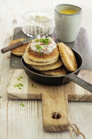 Hafer-Pancakes mit Schinkencreme Hafer-Pancakes mit Schinkencreme